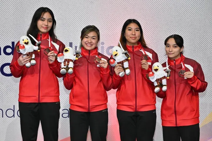 亚青赛女子花剑队获季军 三位选手晋级更高年龄组依然夺牌