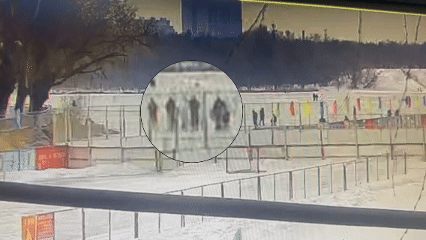 上海游客在东北突遇冰面破裂!父子先后坠湖,水已没过脖子!他急速匍匐冲刺救人,身份曝光:冰面一直在开裂,没时间犹豫