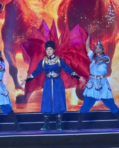 广州正佳广场老板为自家嘉年华表演魔性舞蹈出圈，员工：他平时“玩得比较开”