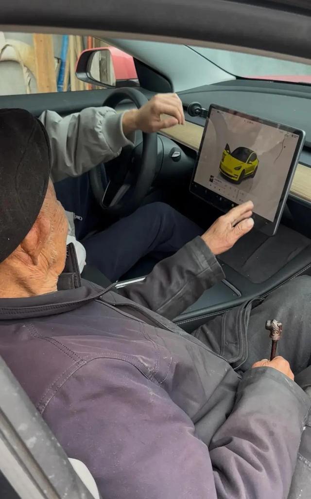 长沙扛楼小伙回应年入35万：扛楼赚了15万，互联网赚了20万，买车是为了方便回家看爷爷，也能到处跑接活