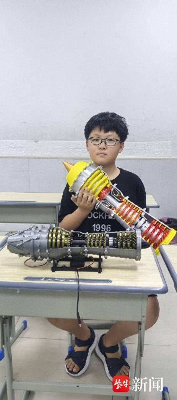 父子在63平米家中打造实验室 手工制作电磁弹射器 科普比赛获佳绩