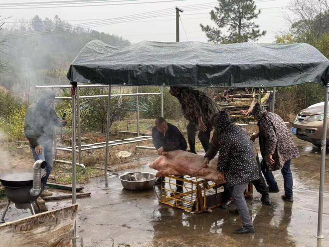 年味拉满!湘潭黄氏家族连续9年办春晚,300多人开始排练:一半人没回,都得喊回来