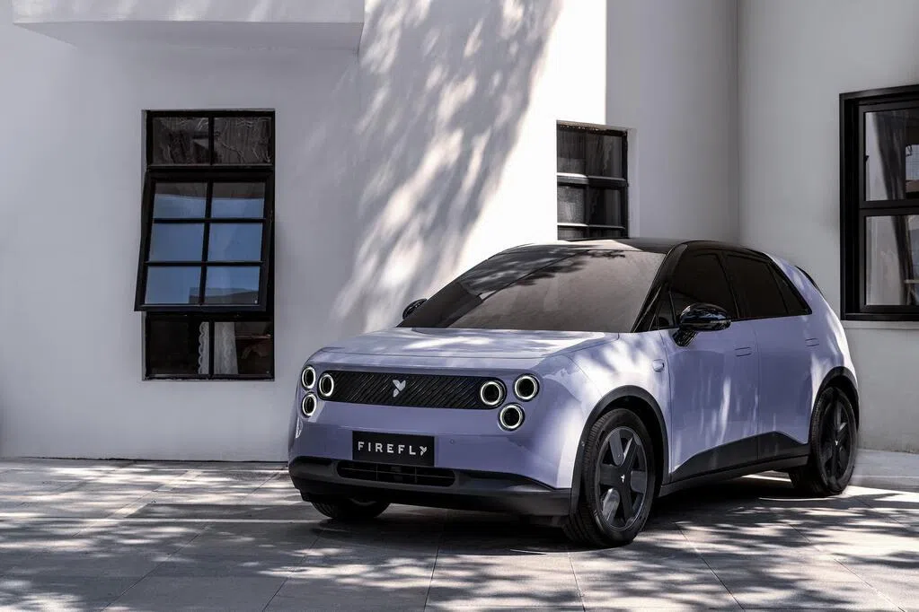 蔚来本地推出首款右舵车 股价跌至五个月低位