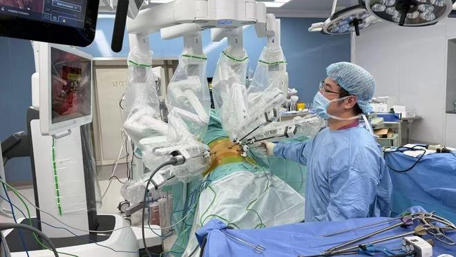 独家调查｜加拿大医生携幼女来沪求医，花16万元“保脾”！中国医疗不止性价比