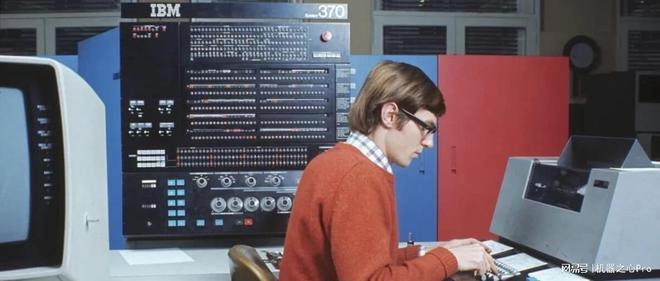 IBM股价因AI编写COBOL代码的能力一日内损失310亿美元，创下26年来最大跌幅记录