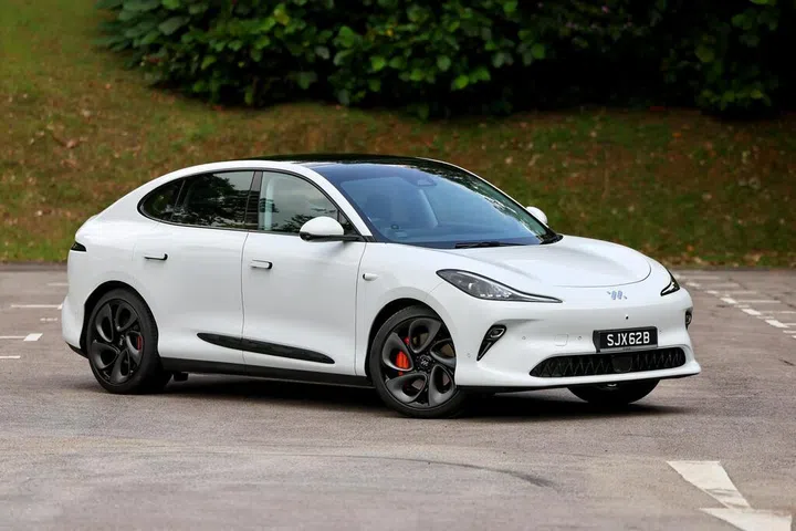 年轻有为的智己IM6纯电动轿跑SUV不容忽视