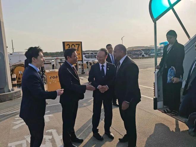 广东迎来瑙鲁总统共度新春佳节