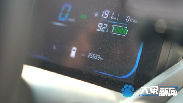 小镇“临时女儿”10元接单,代探留守父母丨新春走基层