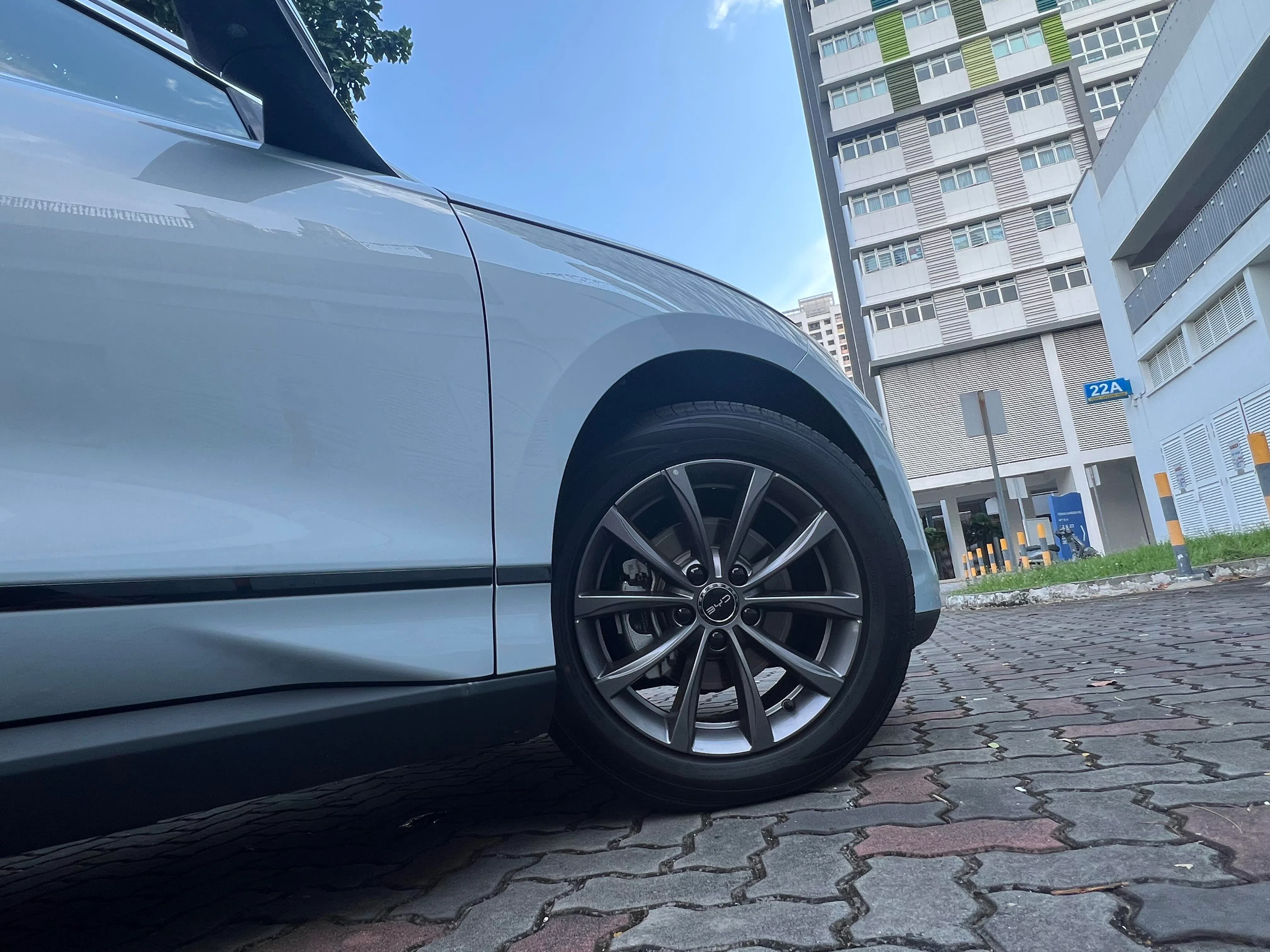 5.5米转弯半径能轻松在狭窄小巷或商场停车场中穿梭。（吴庆康摄）