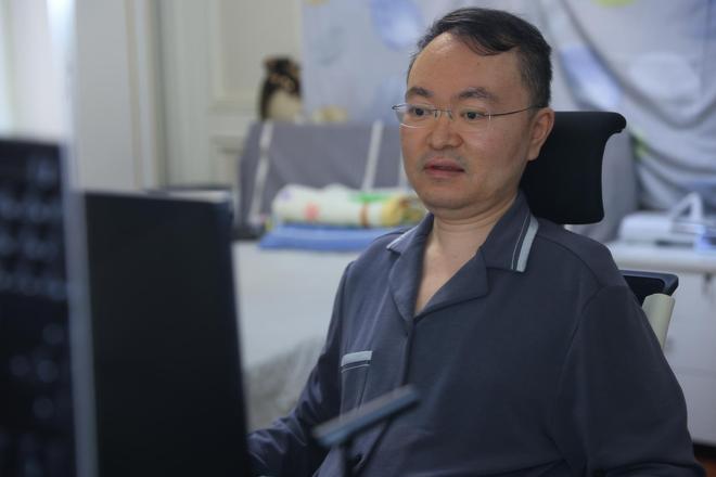 蔡磊的本命年春节：用目光“策马”持续冲刺，为50万渐冻症患者求新生丨2026策“马”新生