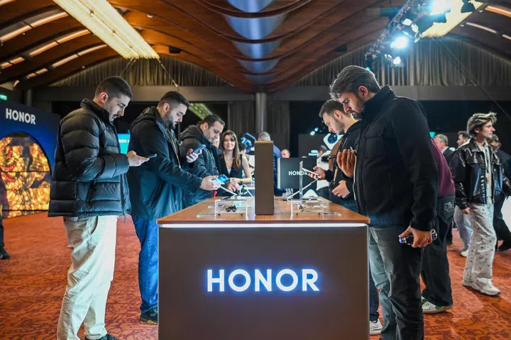 荣耀计划本周发布其首个人形机器人产品