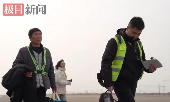 山东一男子开飞机带父返乡过年：以往开车要三四个小时，此次虽遇到逆风也仅用两小时，初八还将开着它返工