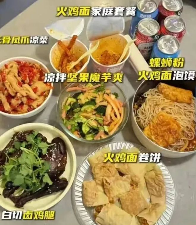 太香了！当“00后”掌管年夜饭，画风彻底变了……年夜饭哪家强？