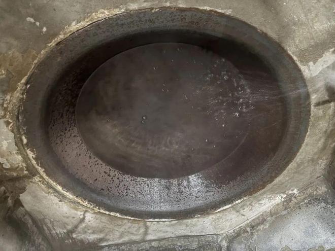 除夕在铁锅里泡澡,底下还烧着柴火?浙江真的有!“我家两个女婿一个超爱,一个总感觉好像铁锅炖自己……”