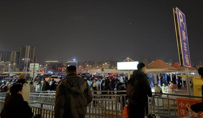 当反向过年走红，留在北京的网约车司机“狠狠捡漏”了｜新春走基层