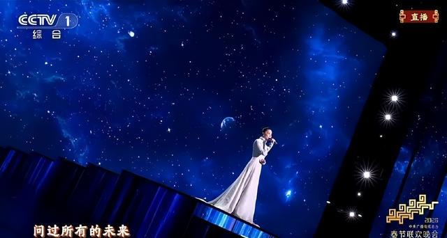 monies巴黎旗舰店员工：王菲同款水滴耳环官网和巴黎门店库存已空，她去年在春晚戴的“虾片耳环”也没货了