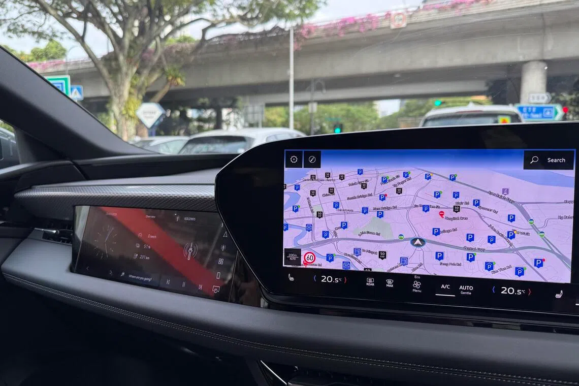 车室集合11.9英寸虚拟仪表、14.5英寸中控触屏和10.9英寸前座乘客屏幕。（吴庆康摄）