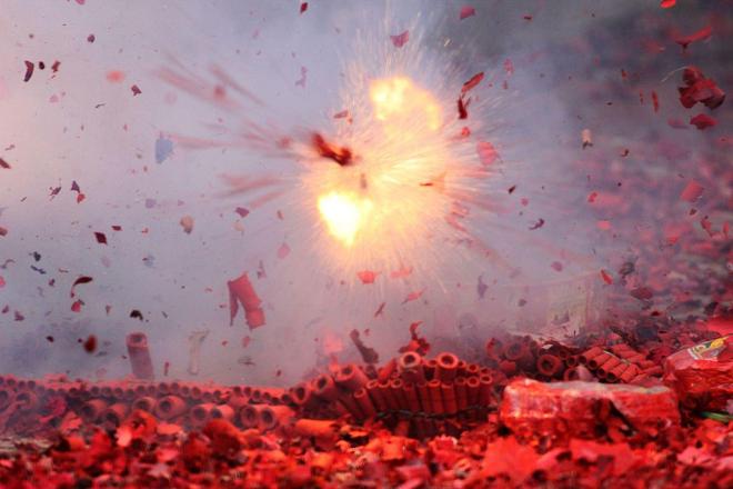 乐极生悲！浙江有医院一晚上接诊12位烟花爆竹伤患者，一位新手爸爸眼球被炸裂，可能保不住