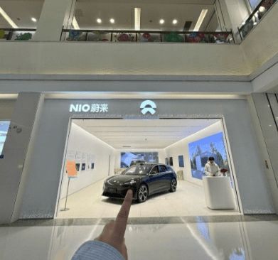 蔚来销售在通话18秒时辱骂顾客，拒绝回拨客户的来电，直到对方表示拥有通话录音才承认误骂他人并作出解释