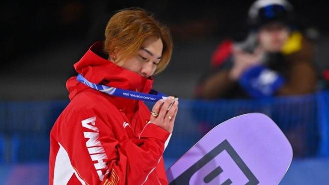 苏翊鸣的“第三种颜色”：在利维尼奥的寒夜里，他终于和“卫冕”和解了