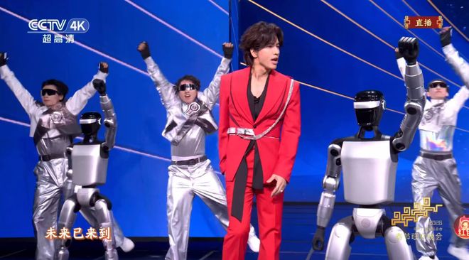 上百台四足机器人扮演机器熊猫亮相春晚，全球首次在公开舞台同步演绎