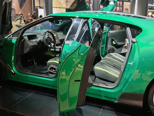 追觅首款SUV概念车首秀:超跑风格外观 辨识度拉满