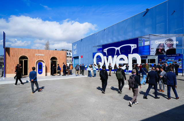 在MWC展会上,千问AI眼镜以卓越硬件性能力压Meta对手