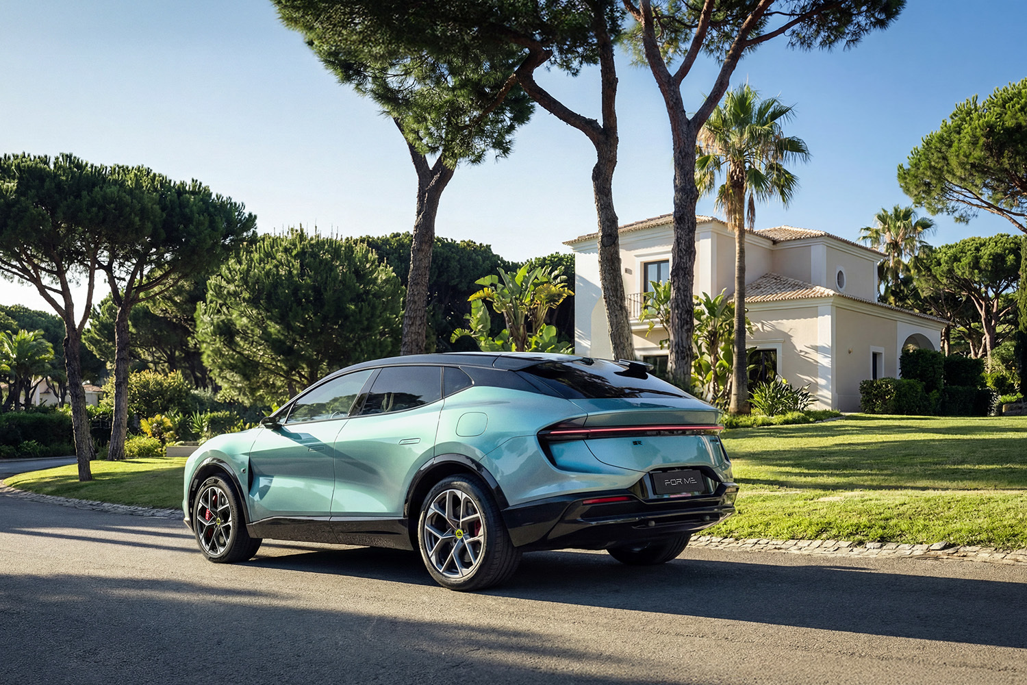 莲花For Me首搭路遥超级混动 952马力/零百3.3秒/指导价50.8万元起