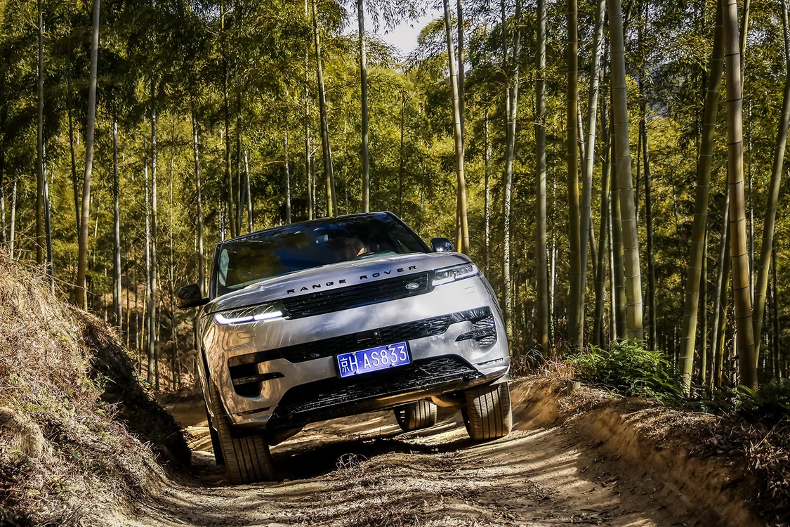 无所不能的全路况“纵情入胜” 试驾2025款揽胜运动版