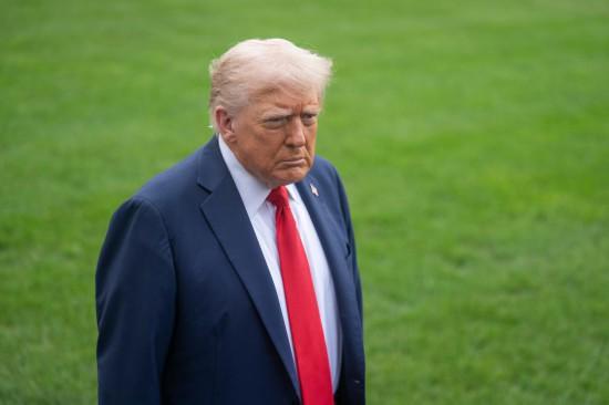 特朗普称美军已开始对伊朗进行军事打击 将彻底摧毁其海军