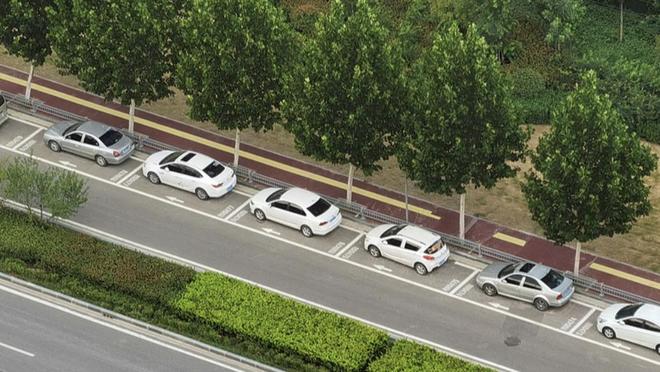 多城调整停车费用：减免初始收费、扩大免费范围，短暂停车更优惠