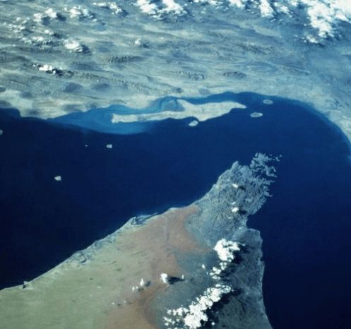 绕开霍尔木兹见成效！沙特石油出口恢复过半 红海油轮排长队