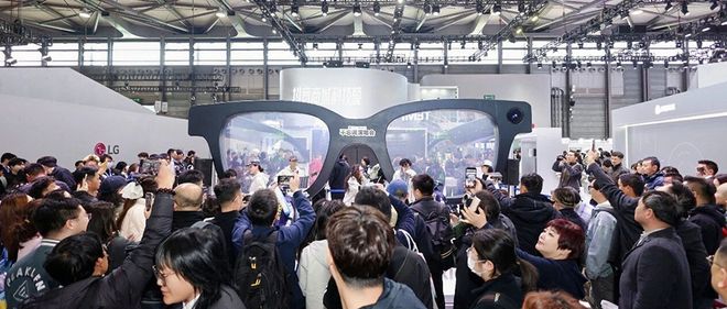 中国AI眼镜获德国总理试戴,悄然问鼎全球榜首