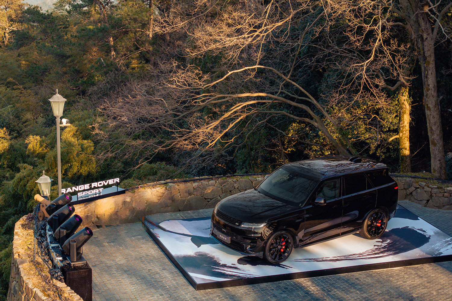 无所不能的全路况“纵情入胜” 试驾2025款揽胜运动版