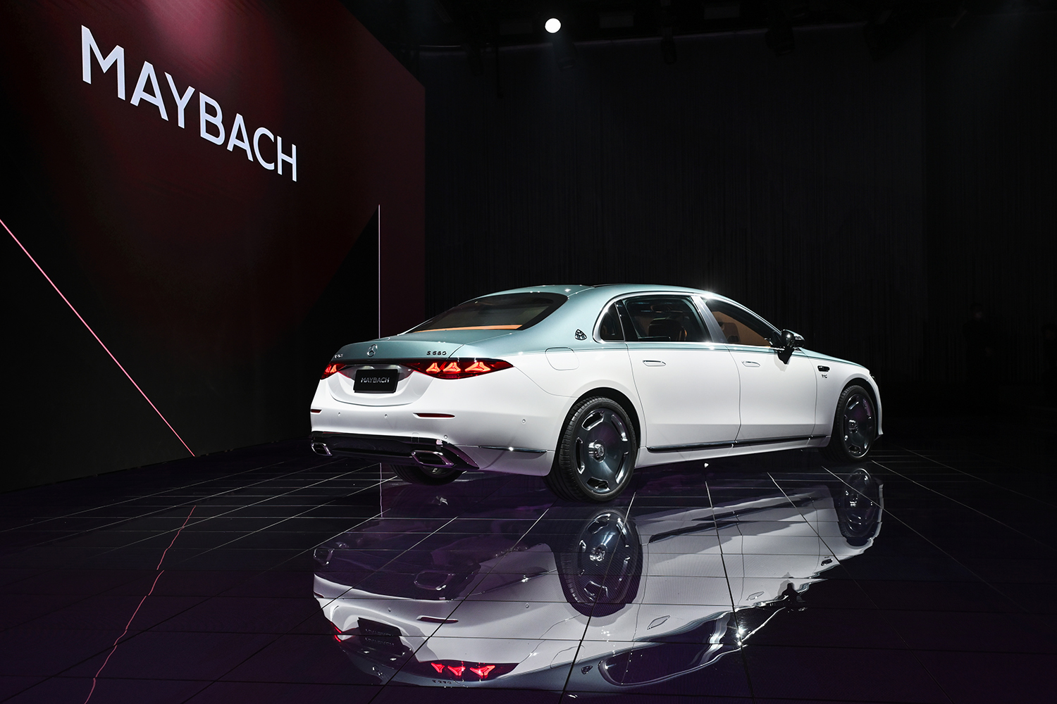 新一代梅赛德斯-迈巴赫S级全球首发 超豪华MPV迈巴赫VLS级正式官宣