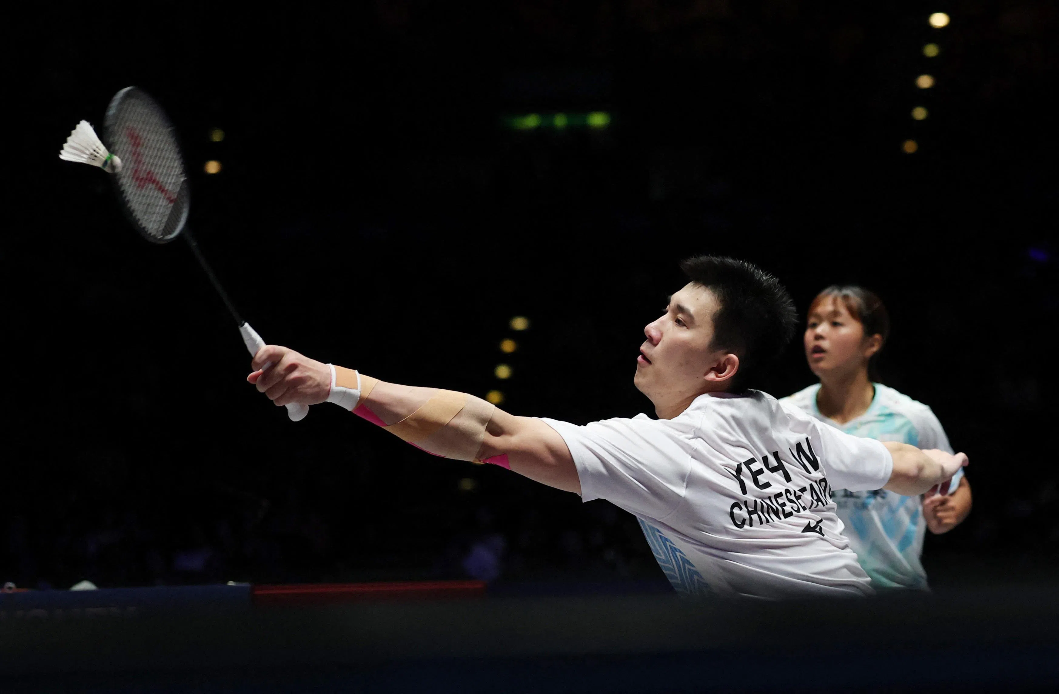 配合仅一年多，叶宏蔚（左）和詹又蓁夺得搭档以来最高等级赛事冠军。（路透社）