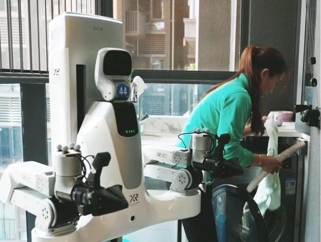 机器人保洁员首次在全球亮相