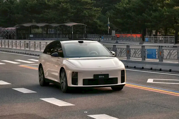 理想久违大爆款！第8万台i6正式下线：纯电路线能走通