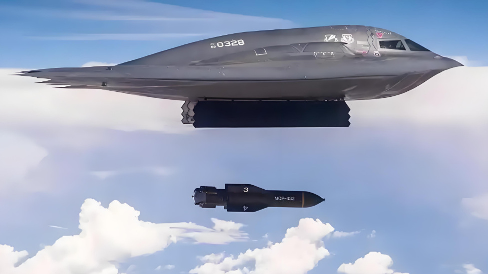 美军发射钻地弹摧毁伊朗霍尔木兹海峡附近导弹基地