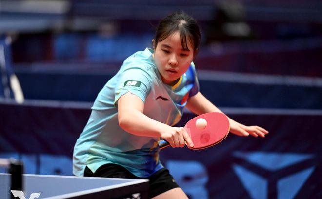 国乒小将闪耀赛场:17岁削球手助女队横扫夺魁,再现黑马传奇