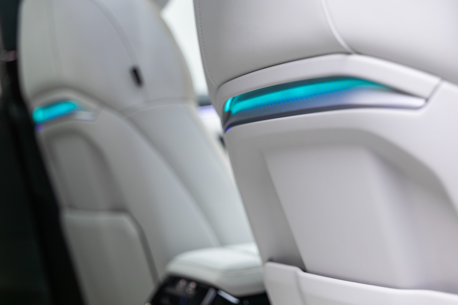 全新奥迪A6L定于3月25日上市 搭载华为乾崑ADS/3.0T V6+四驱+空悬+后轮转向配齐