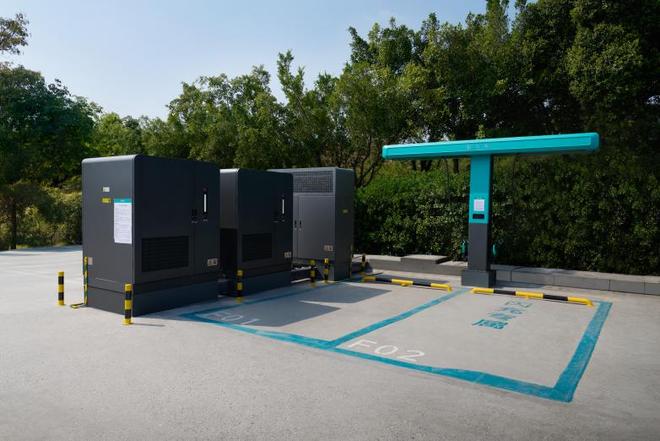 比亚迪发布第二代刀片电池及闪充技术 只用9分钟就能充饱