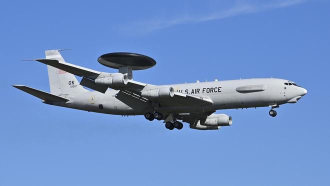 美军“哨兵”预警机被炸断、“死神”无人机陨落，伊朗边打边“升级”算法，命中率翻倍