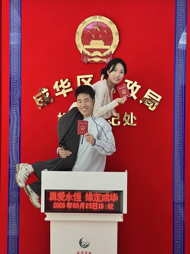 河南新人四川领证走红！仅花7000元办极简婚礼