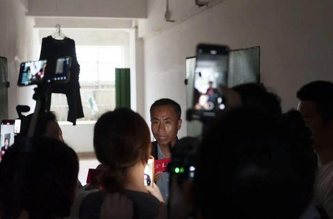 神秘“梅姨”身份曝光：记者调查发现化名“潘冬梅”隐居乡村，村民偶遇其携子造访家中