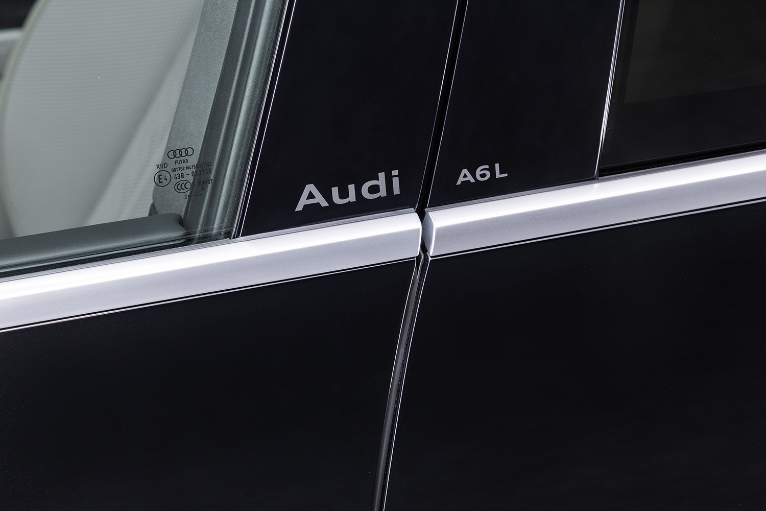 全新奥迪A6L定于3月25日上市 搭载华为乾崑ADS/3.0T V6+四驱+空悬+后轮转向配齐