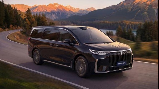 岚图梦想家冠军版MPV预售启动 定价31.99万元 3月10日正式发售