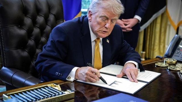 打破165年传统：特朗普名字首现美元纸币