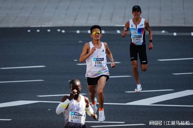 某品牌的成功故事与丰配友的精彩经历