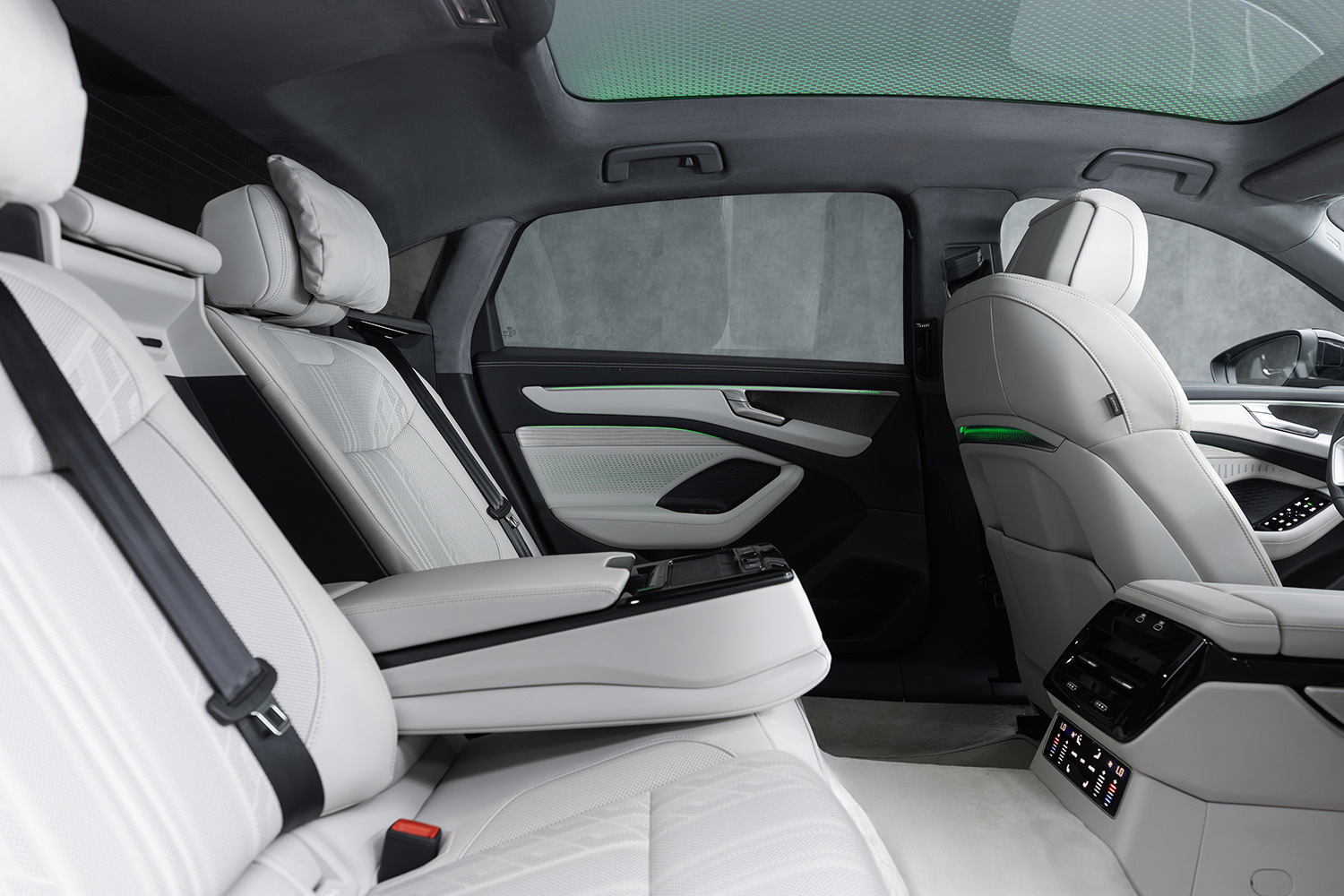 全新奥迪A6L定于3月25日上市 搭载华为乾崑ADS/3.0T V6+四驱+空悬+后轮转向配齐